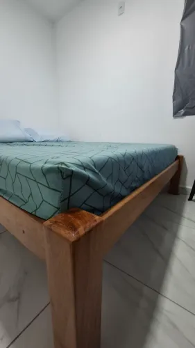 Cama Queen madeira maciça