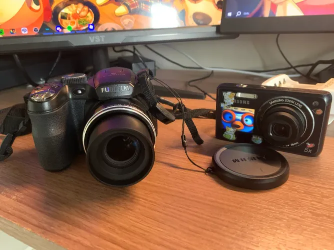 !!VENDO OU TROCO!! cameras FUJIFILM S2950 e SAMSUNG dv100
