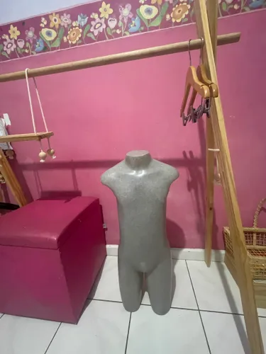 Manequim loja infantil menino menina até 6 anos