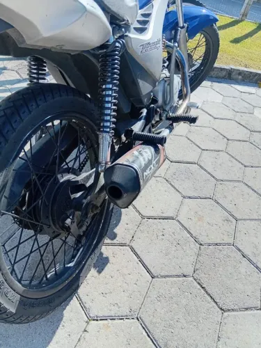 Vendes ou troca escapamento valor 200 reais