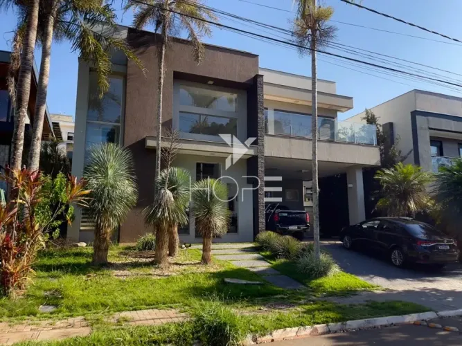 Sobrado à venda no Condomínio Sun Lake, com 4 suítes e frente para o lago, Zona Sul de Lon