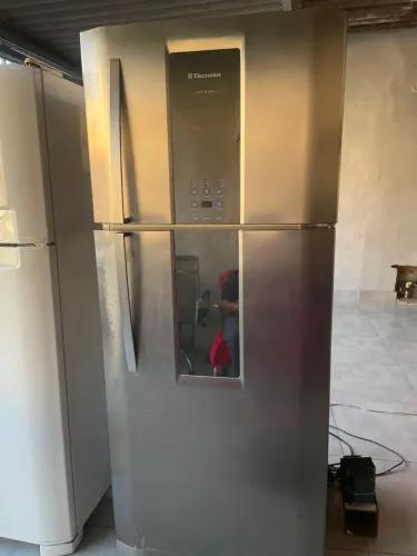 Geladeira Electrolux frost free,110 mais ta com transformado de 220