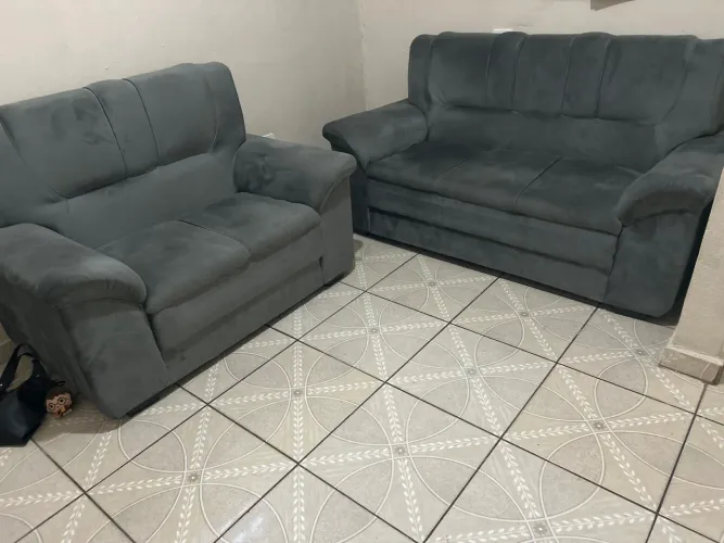 VENDE-SE CONJUNTO DE SOFÁS SEMI NOVOS