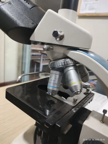 MICROSCÓPIO BINOCULAR - USADO