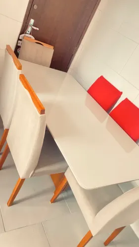 Mesa de jantar com 6 cadeiras
