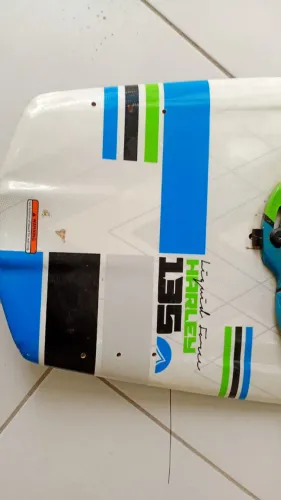 Prancha Kiteboard Liquid Force Harley 135 c/ Botas - R$ 2.300