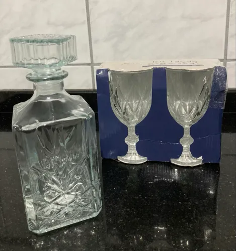 Kit taça e garrafa