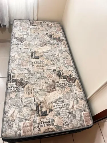 Vende-se cama de solteiro duplo em bom.estado