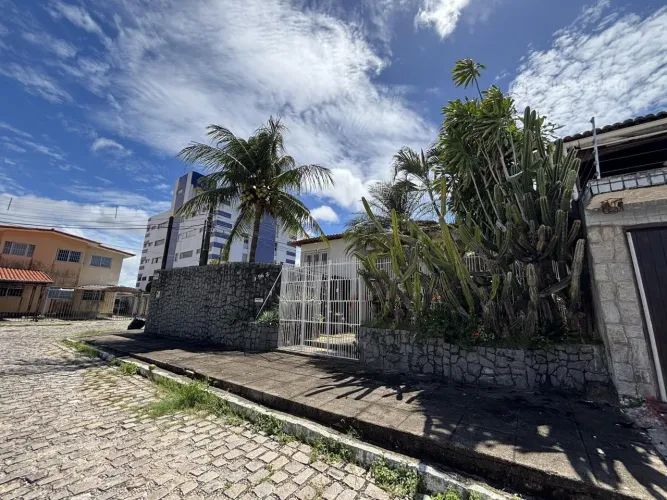 CASA À VENDA EM LAGOA NOVA LOCALIZAÇÃO AO LADO DA UFRN