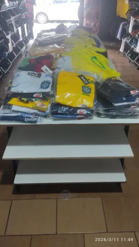 Mesa 2.80metro por 1.metro grade com 3 Folhas e 3 Cavaletes