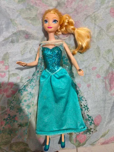 Boneca Elsa Frozen Disney Store funcionando Musical