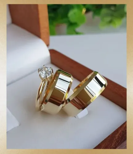 Par de Alianças Tungstênio Chanfradas 8mm Ouro18K Banho + Solitário. Casamento - Promoção!