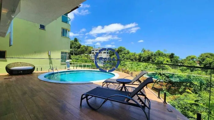 Casa em condomínio fechado a venda em Santos, localizada no Morro Santa Terezinha.