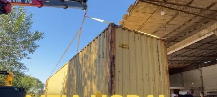 AJUDANTE P/ DESCARGA DE CONTAINER