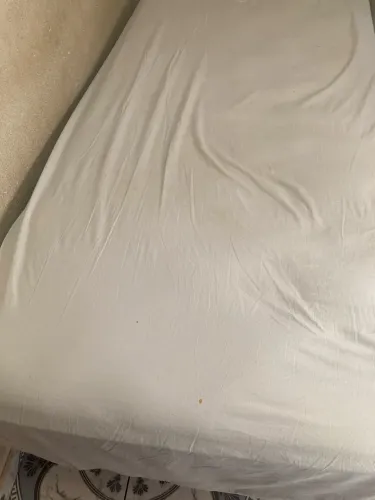 Cama e colchão de solteiro