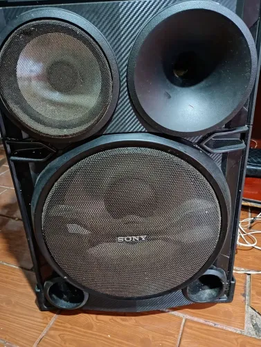 Duas caixas de som Sony no valor de 600 reais as duas