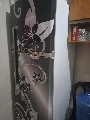 Vendo geladeira funcionando bem 