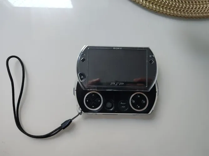 PSP GO 16GB (Bateria Viciada)