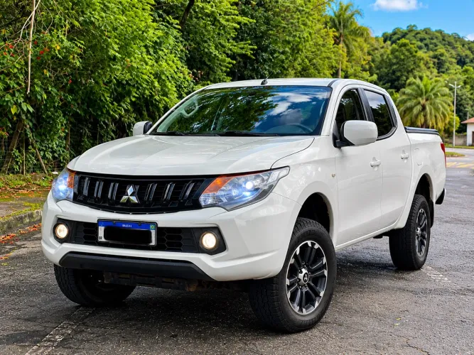 Mitsubishi L200 Triton Sport GLX 2.4 CD Diesel Mec. 2019