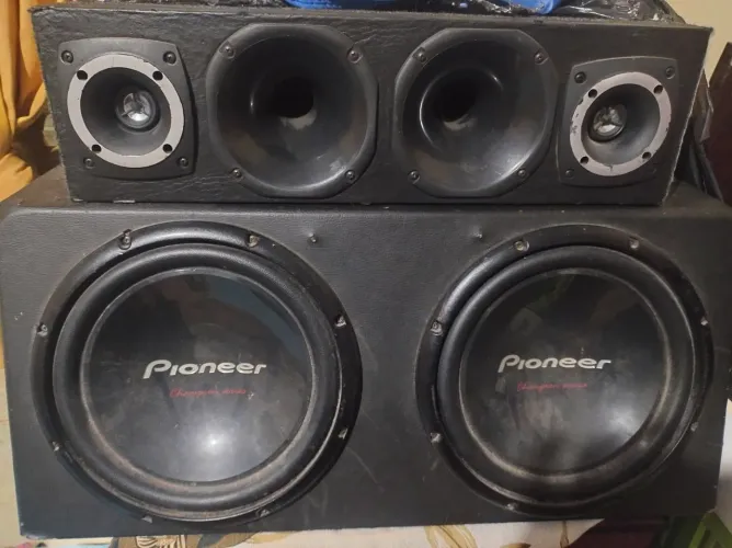 Caíxa de som Pioneer 