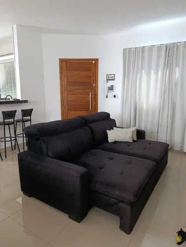 Sofá retrátil 2,20 metros preto encosto reclinável 