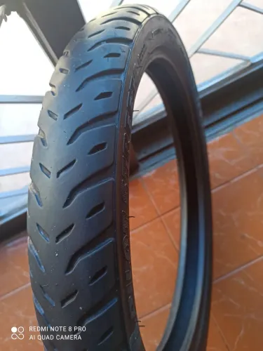 Pneu sem Câmara Dianteiro 