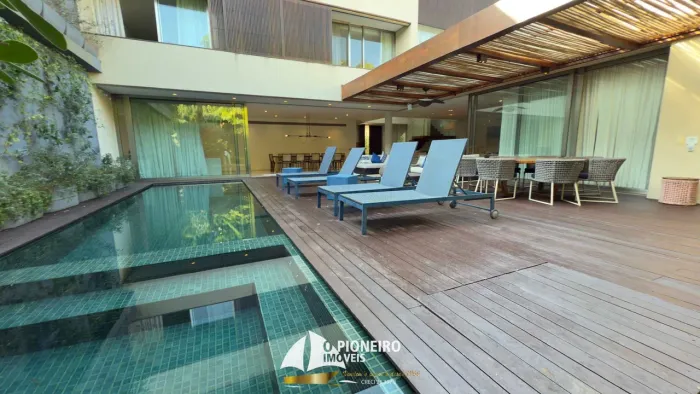 Casa de condomínio, disponível para venda na Praia da Baleia.