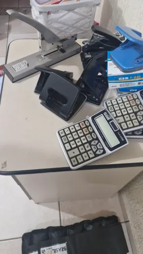 Matérias de escritório furador grampeador calculadora solar não precisa de vateria