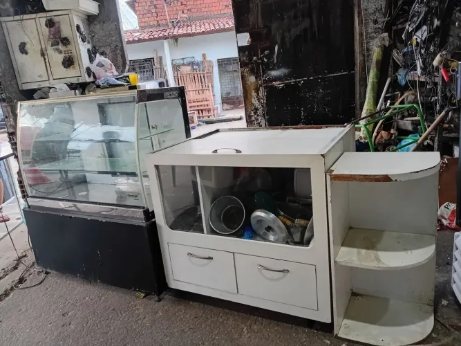 Balcão expositor e porta pão 