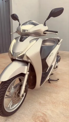 Honda SH 150i novissima, baixo km, muito superior a Bis