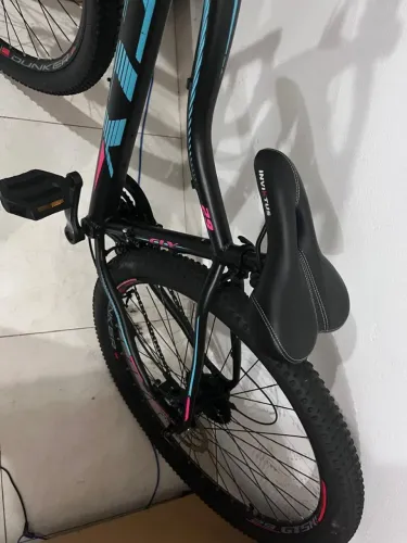 Vende-se bicicleta com apenas 4 meses de uso. Aro 29.