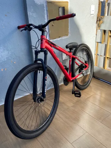 Bicicleta GTA-vermelha ARO 29