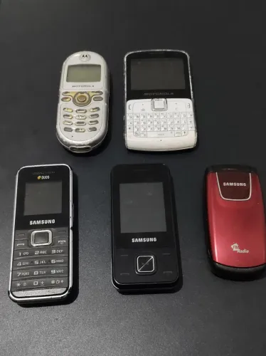 Celulares Samsung e Motorola Antigo coleção 100 cada um