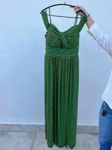 Vestido de festa em tecido lurex, na cor verde garrafa