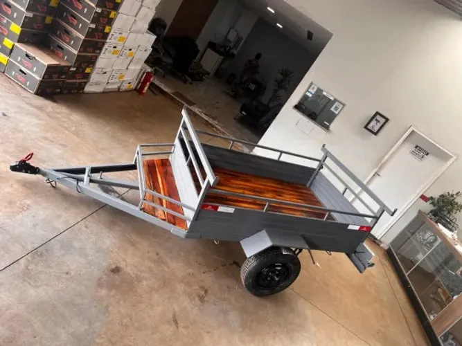 Reboque 2.00 x 1.20 reforçado para transportar materiais diversos
