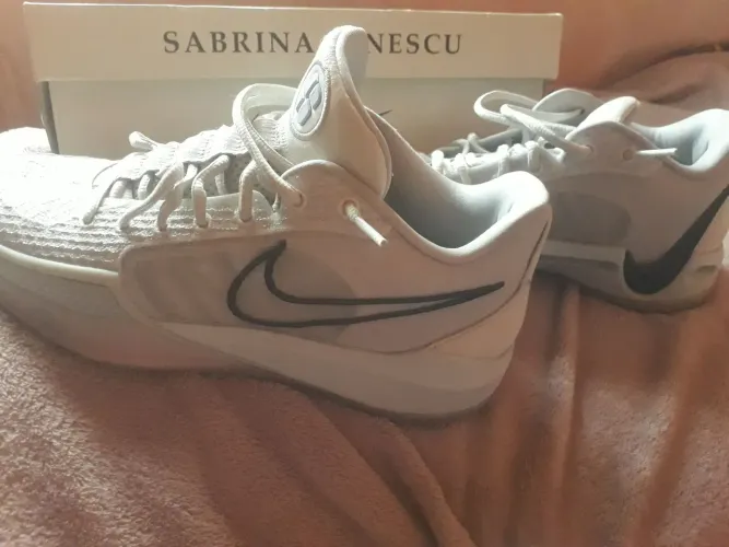 Nike Sabrina