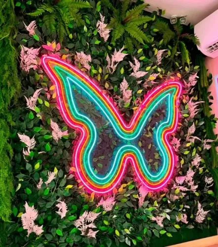 Neon Led - ASAS DE BORBOLETA COM LINHAS - 110x150cm