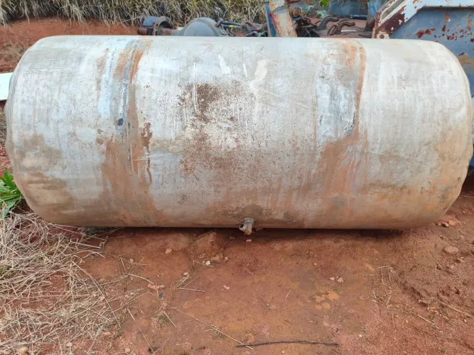 Vende se tanque de alumínio 600 litros .