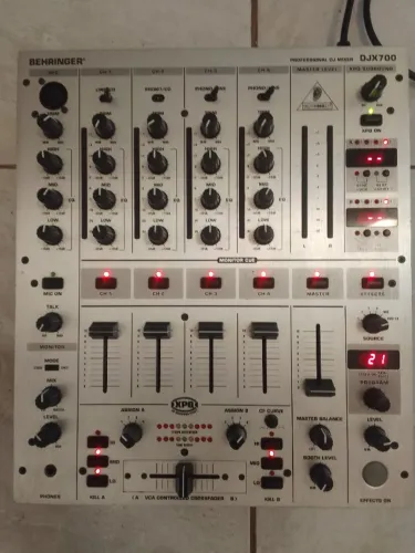 Mesa de Som Mixer Behringer Djx700