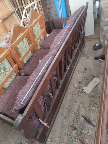 Sofá antigo de madeira pura