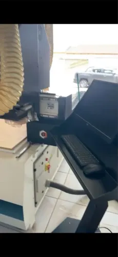 Vendo Cnc praticamente sem uso