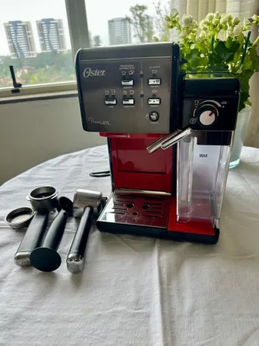 Cafeteira Oster PrimaLatte Red - Expresso, Latte e Cappuccino
