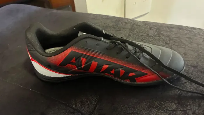 Chuteira Umbro Attak Society Seminova
