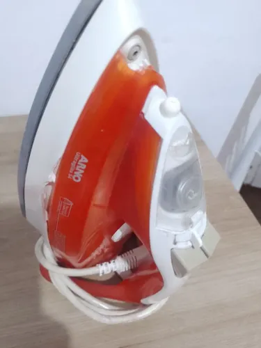 Ferro de passar a vapor Arno Ultragliss 54. 