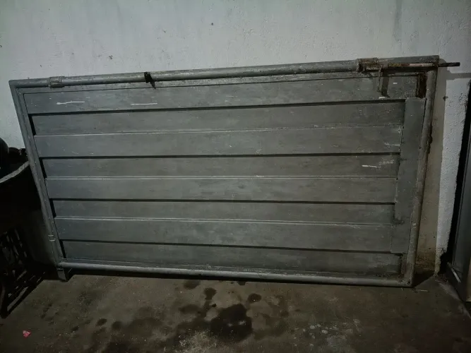 Vendo portão de ferro