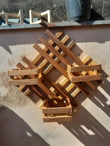 Jardim vertical triângulo com 3 cachepo