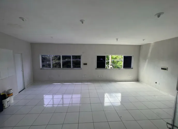 Salas comerciais no centro da messejana
