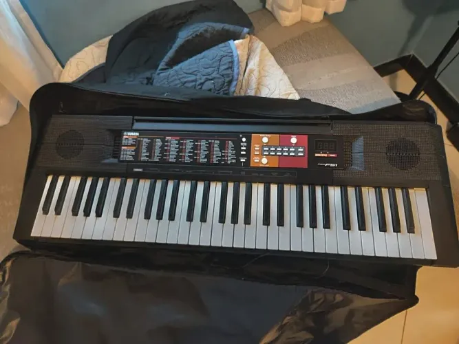 Teclado Yamaha Psr-f51 Com 61 Teclas 120 Timbres E 114 Ritm