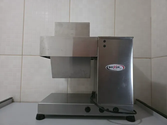 Amaciado de carne elétrico Becker modelo ACI-10 - 110v/220v