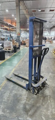 Empilhadeira manual 1.5 ton